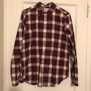 GAP Men’s Classic Oxford; Burgundy plaid; (Large)